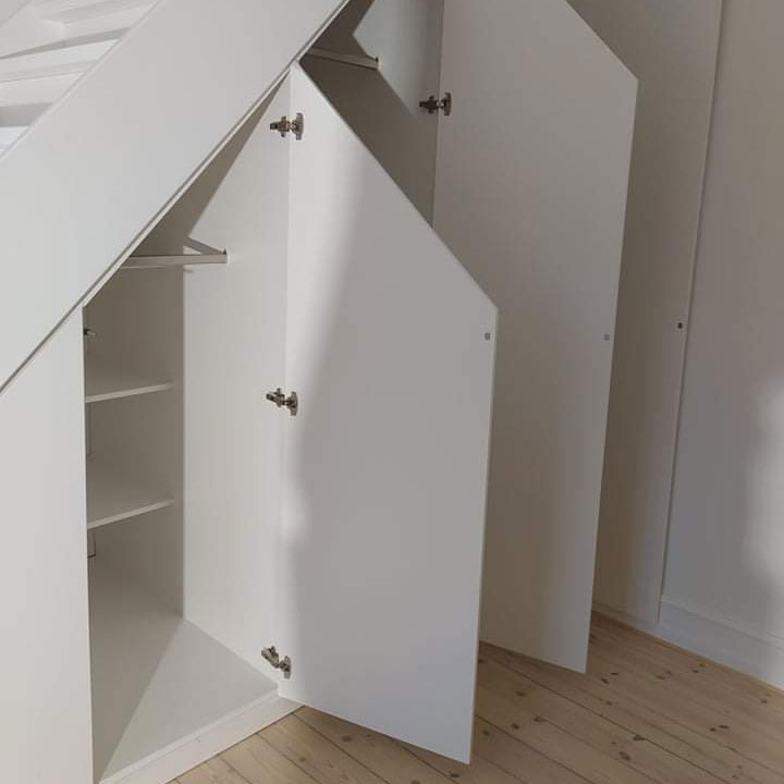 skab-under-trappe5