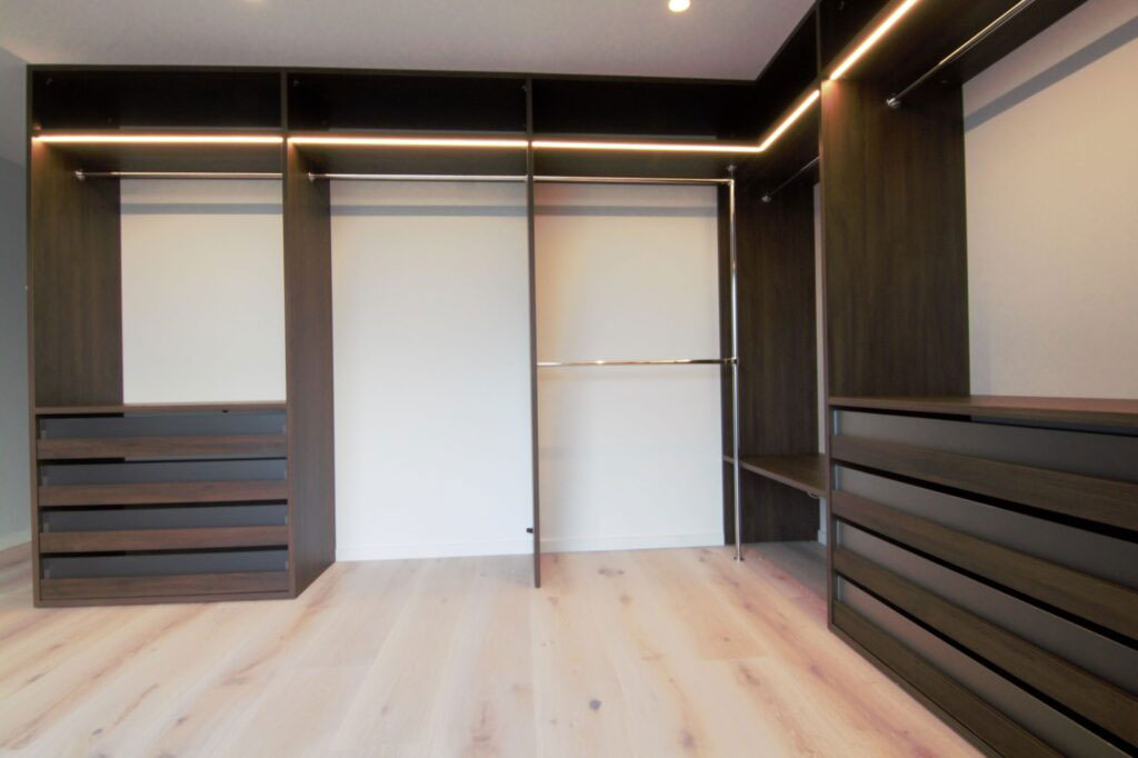 walk-in.closet1